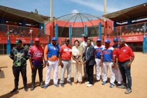 Vicepresidenta Raquel Peña reitera respaldo al deporte, al encabezar apertura del Torneo de Béisbol Amateur, en Santiago