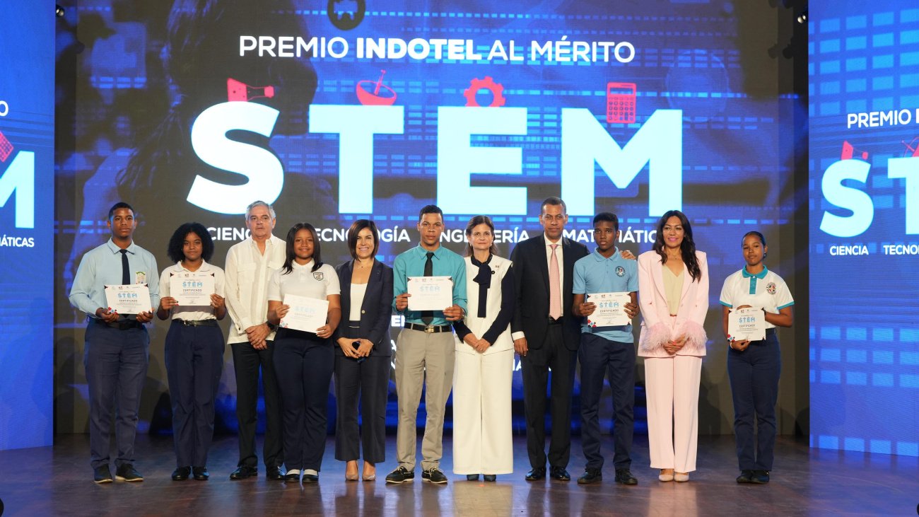 500 estudiantes reciben becas del Indotel, en premiación STEM