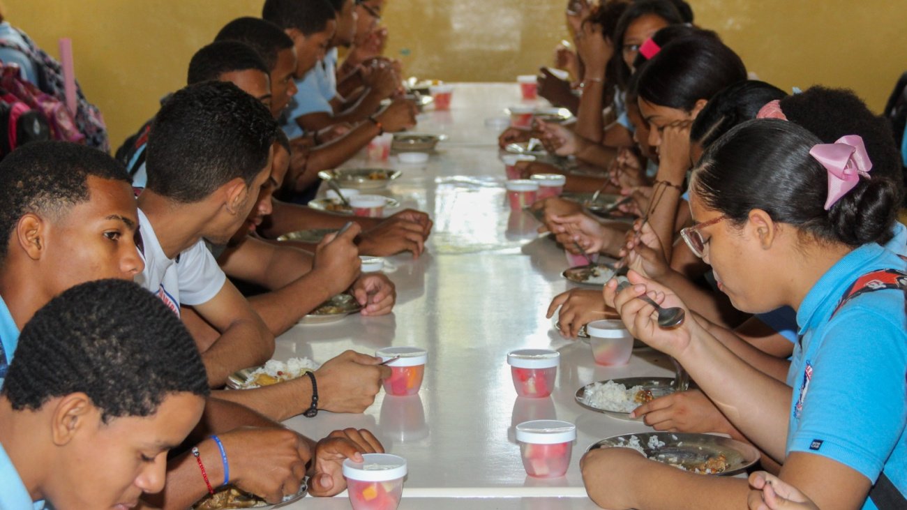 Inabie reduce el uso de sal en el menú escolar y controla el azúcar para cuidar la salud de los estudiantes