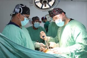 Hospital Ney Arias Lora devuelve movilidad y esperanza a más de 20 pacientes con jornada quirúrgica de alta complejidad