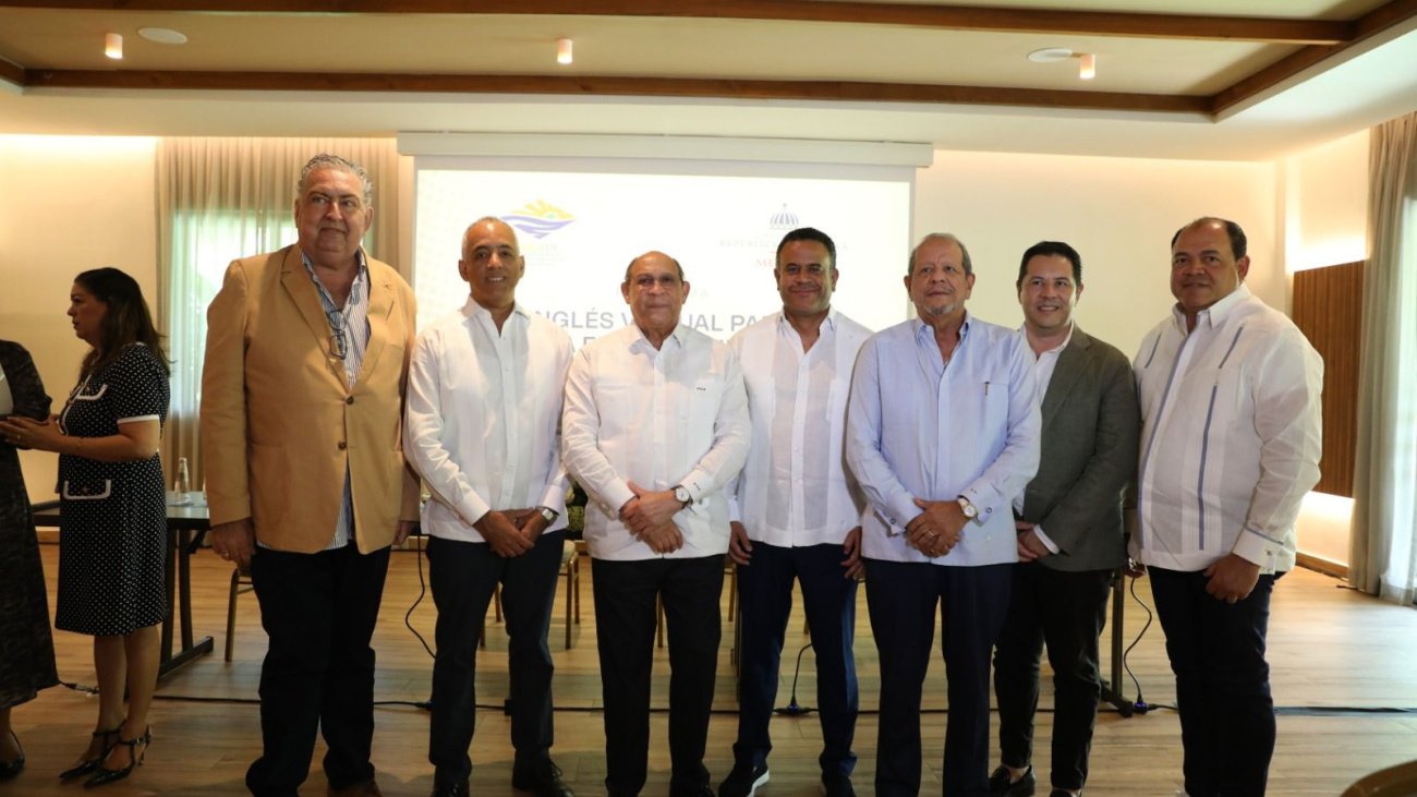 Mescyt lanza Programa de Inglés Virtual para la Empleabilidad con 5,000 becas para el sector turístico de la región