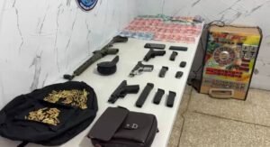 DINTEL apresa tres hombres con armas de fuego y dinero en operativo en SFM