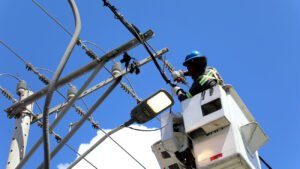 Edeeste invierte más de RD 57 millones para reforzar el alumbrado público