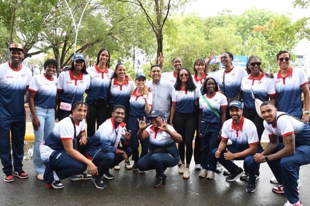 El pueblo dominicano apoyó a sus medallistas centroamericanos en recorrido por diversas calles de Santo Domingo