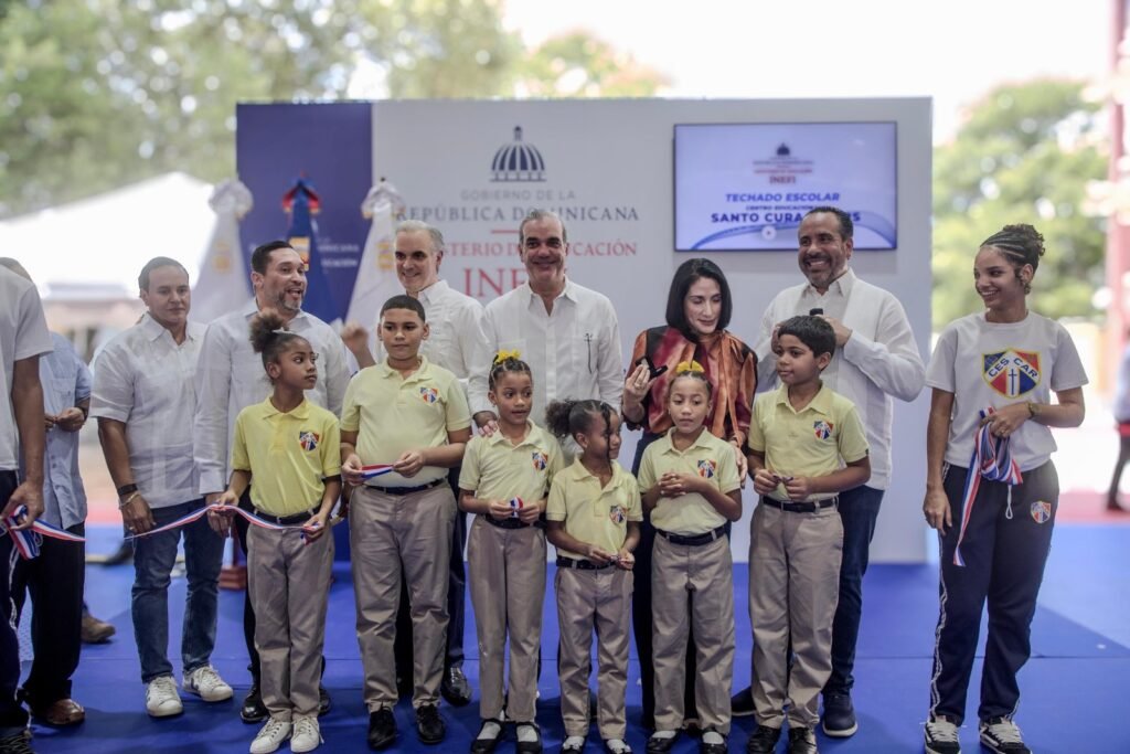 Presidente Abinader inaugura el techado del Centro Educacional Santo Cura de Ars (Cescar) para impulsar el deporte y la formación integral de más de 1,500 estudiantes en Capotillo