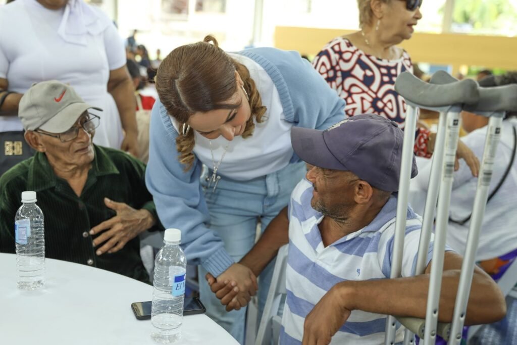Supérate promueve el diálogo con familias beneficiarias para fortalecer la protección social en Hato Mayor Supérate promueve el diálogo con familias beneficiarias para fortalecer la protección social en Hato Mayor