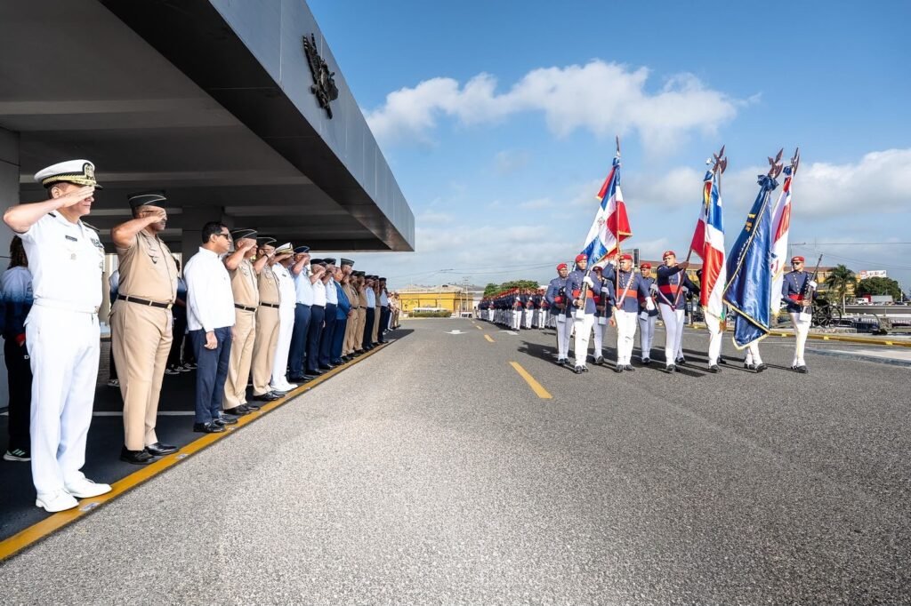 MIDE honra con izada especial de bandera y condecoraciones a atletas militares y policiales medallistas de Santo Domingo 2026