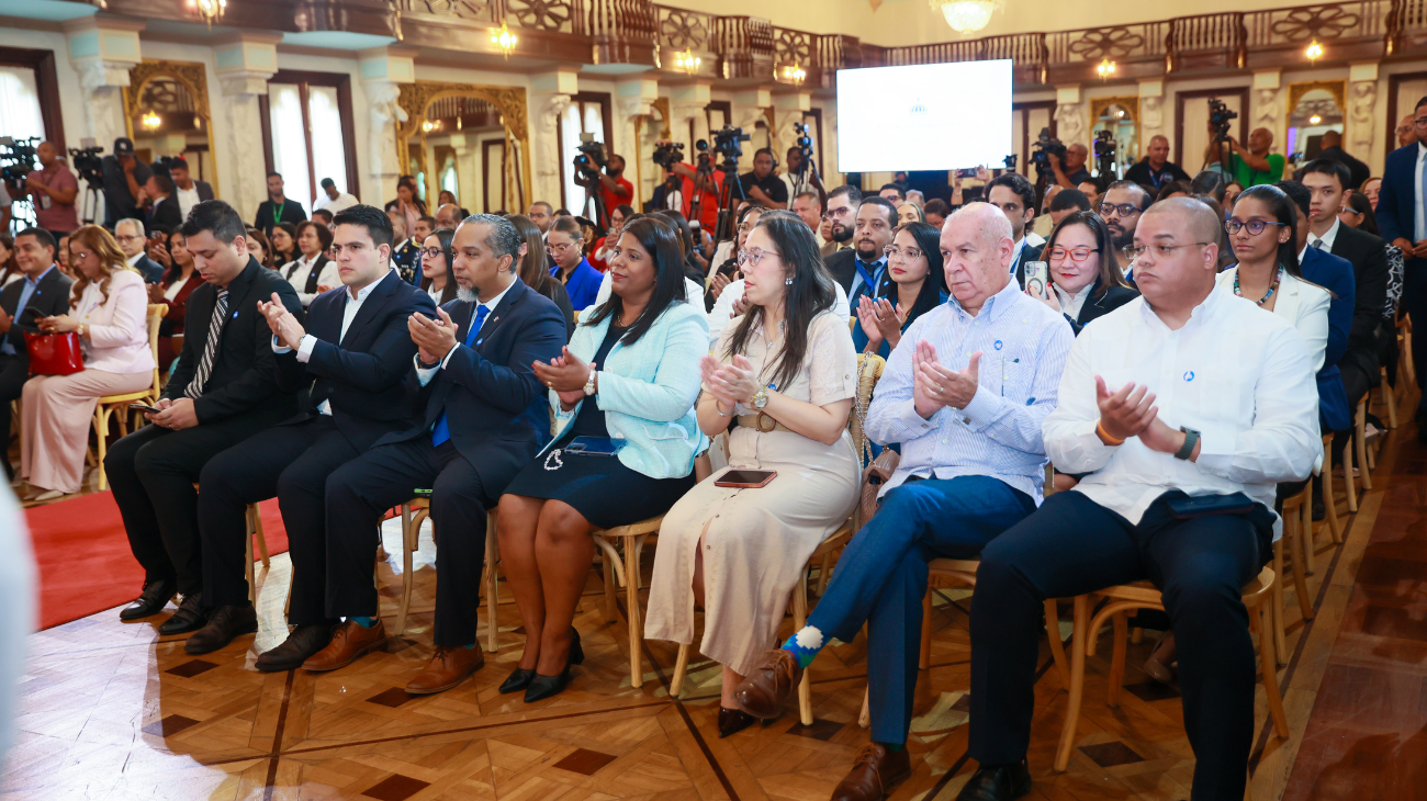 Presidente Abinader lanza Eficompras, primera tienda virtual del Estado dominicano para agilizar las compras públicas por debajo del umbral