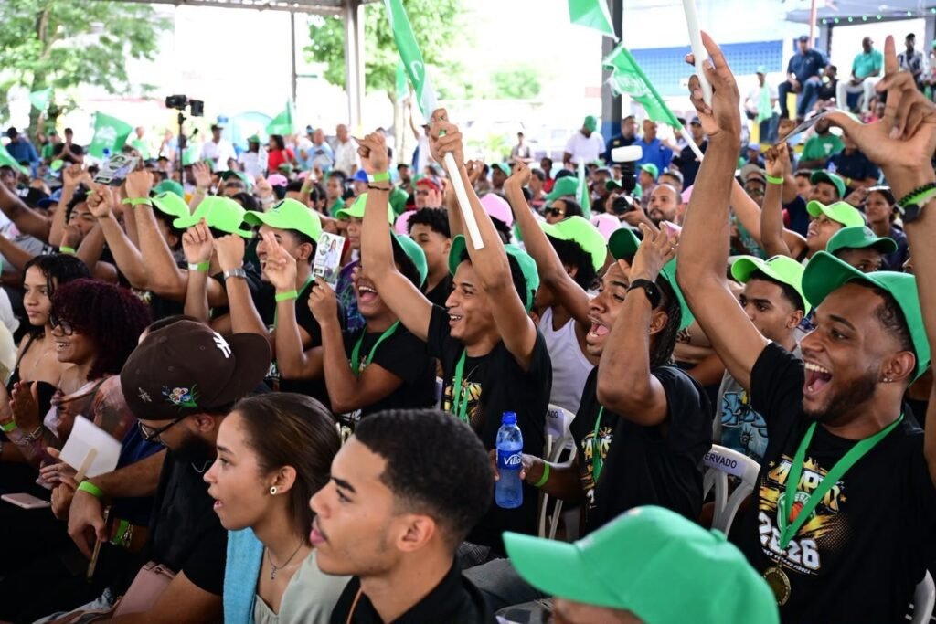 Leonel dice FP rece en cantidad y calidad, juramentaciones GSD