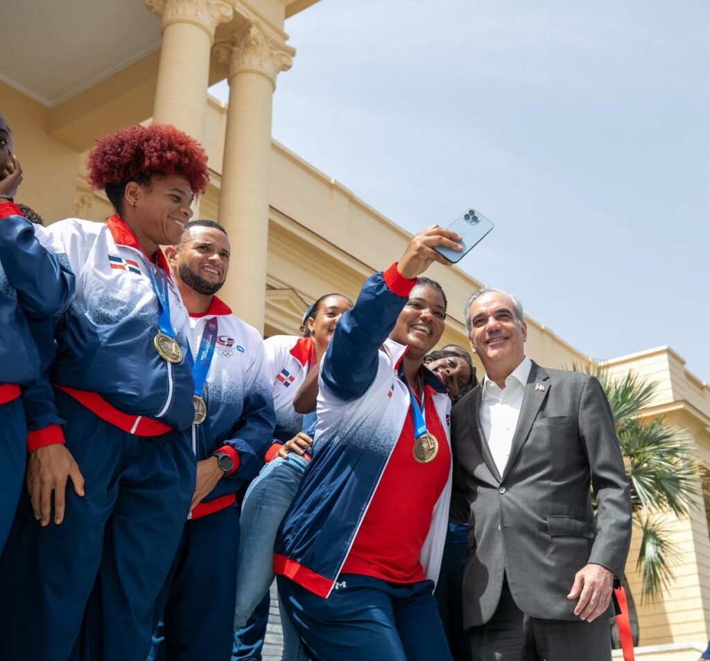 Presidente Abinader anuncia incorporación de medallistas de Santo Domingo 2026 al Parni y aumento de incentivos a partir de 2027