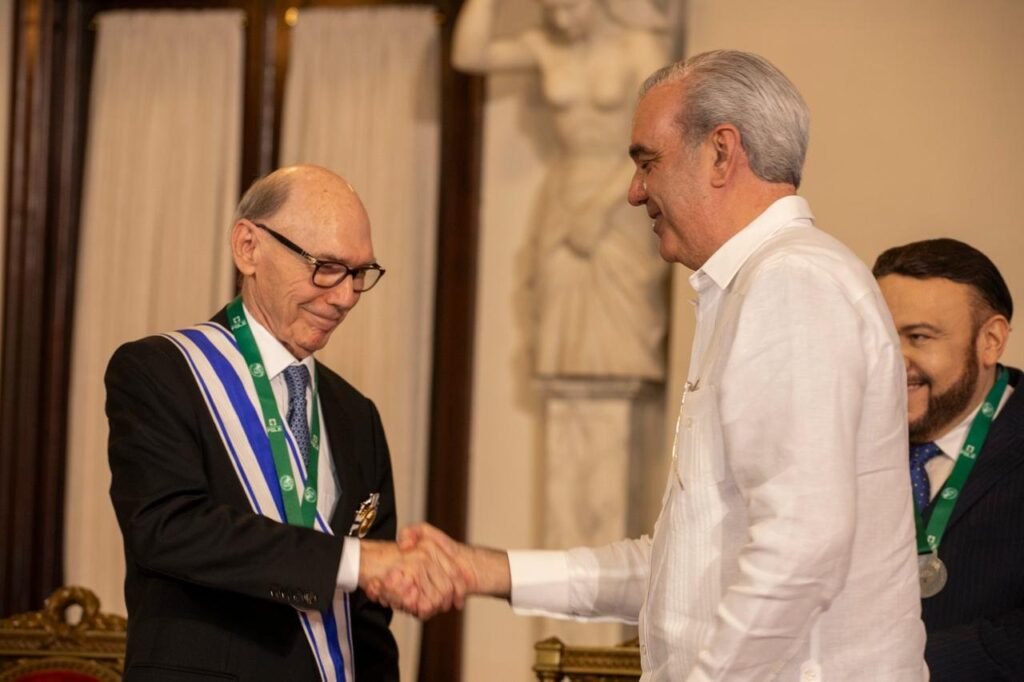Presidente Abinader anuncia nueva sede para la Academia Dominicana de la Historia en su 95. ° aniversario Presidente Abinader anuncia nueva sede para la Academia Dominicana de la Historia en su 95. ° aniversario
