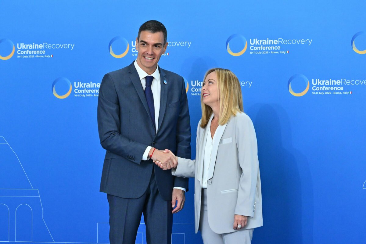  El presidente del Gobierno de España, Pedro Sanchez, junto a la primera ministra italiana, Giorgia Meloni, durante una cumbre en 2025. Foto: Europa Press. 