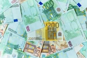 Varios billetes. Foto: Freepik.