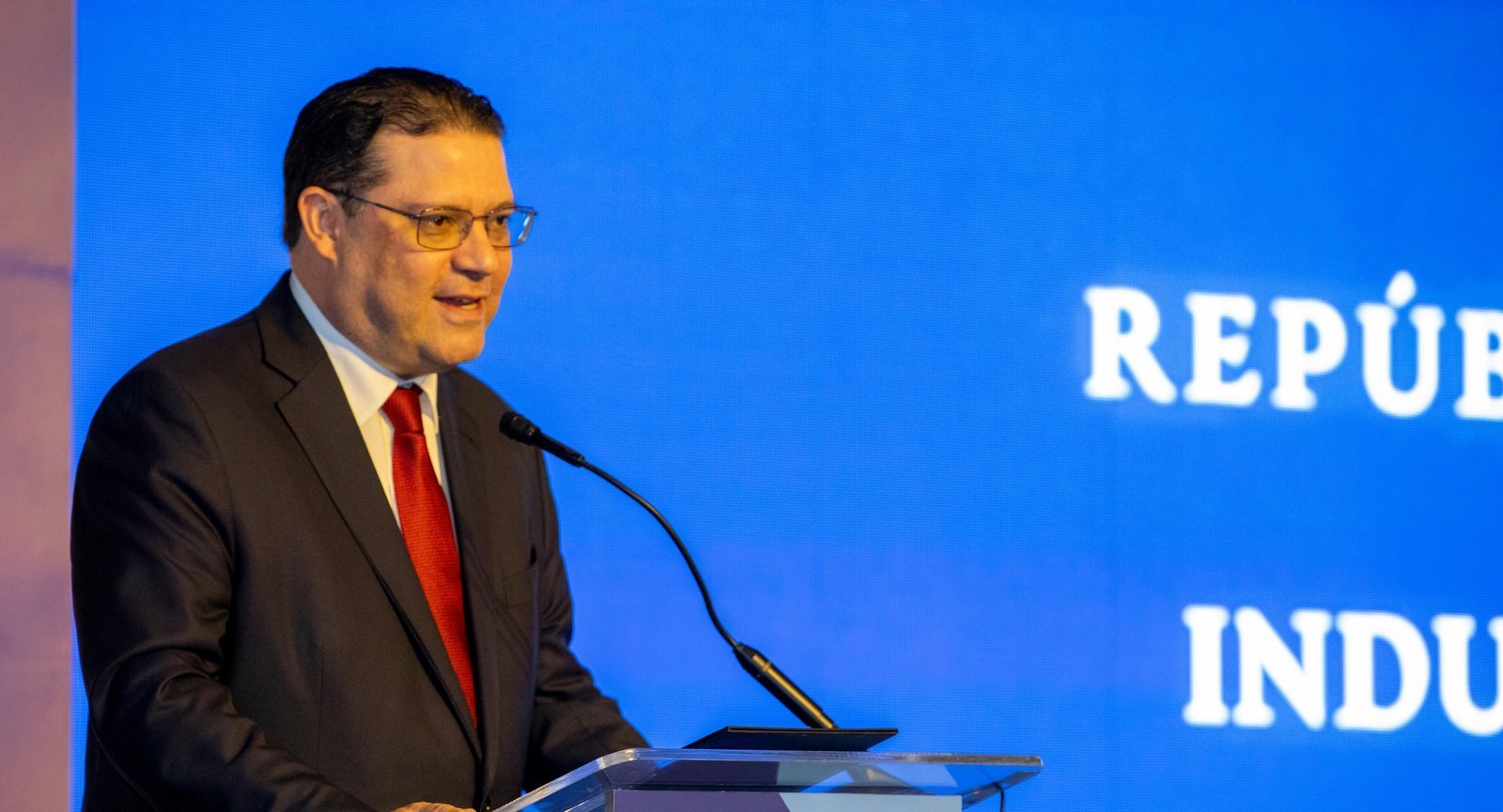 Ministro de Industria Comercio y Mipymes, Eduardo Sanz Lovatón, anuncia “Empresas en 24 Horas”, iniciativa que busca reducir la burocracia y tiempo de constitución de empresas