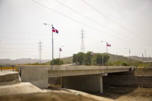 Presidente Luis Abinader inaugura en Matanzas nuevo puente sobre el río Galeón y asfaltado de calles, para fortalecer la conectividad vial y la productividad de Peravia