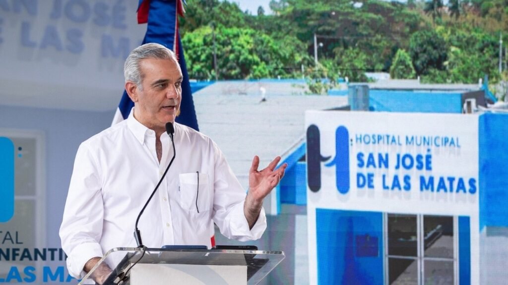 Presidente Abinader afirma que Sajoma y sus distritos, en términos de salud, no tienen por qué envidiarle nada a ningún lugar del país