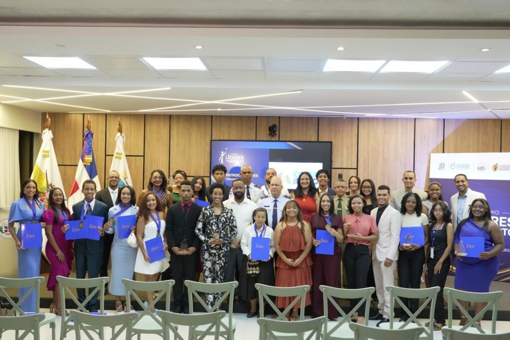 Dirección de las Escuelas Vocacionales destaca liderazgo y participación de estudiantes en primera edición del Premio Líderes de Impacto 2026