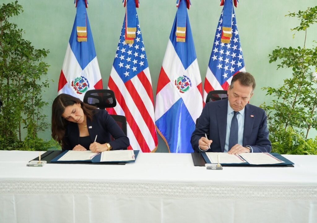 La República Dominicana y Estados Unidos acuerdan cooperación para la extracción y procesamiento de minerales críticos y tierras raras La República Dominicana y Estados Unidos acuerdan cooperación para la extracción y procesamiento de minerales críticos y tierras raras