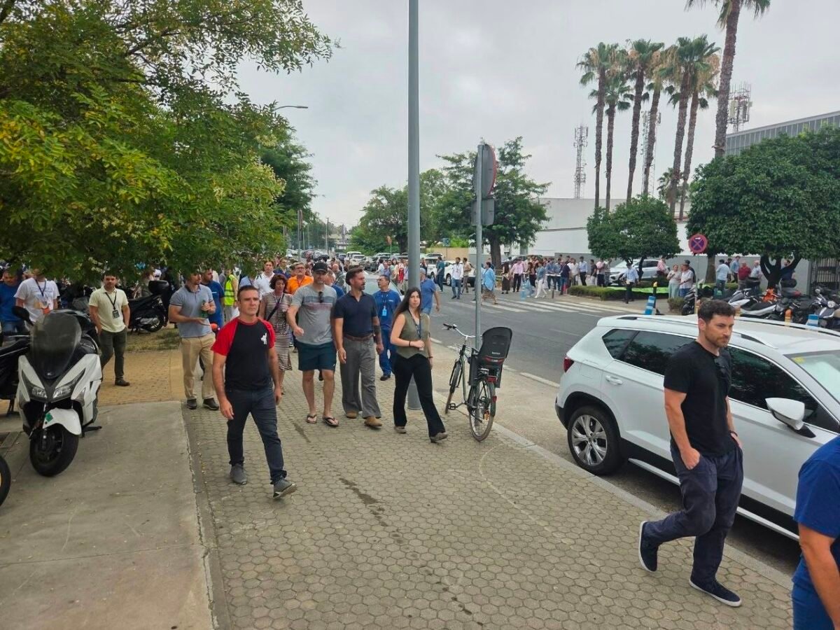 Archivo - Protestas de los trabajadores de Airbus en la planta de Tablada (Sevilla).