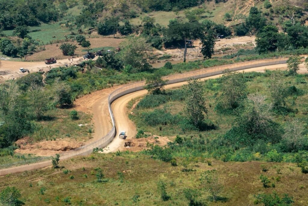 Gobierno inicia construcción de 14.5 kilómetros de verja perimetral fronteriza en Jimaní