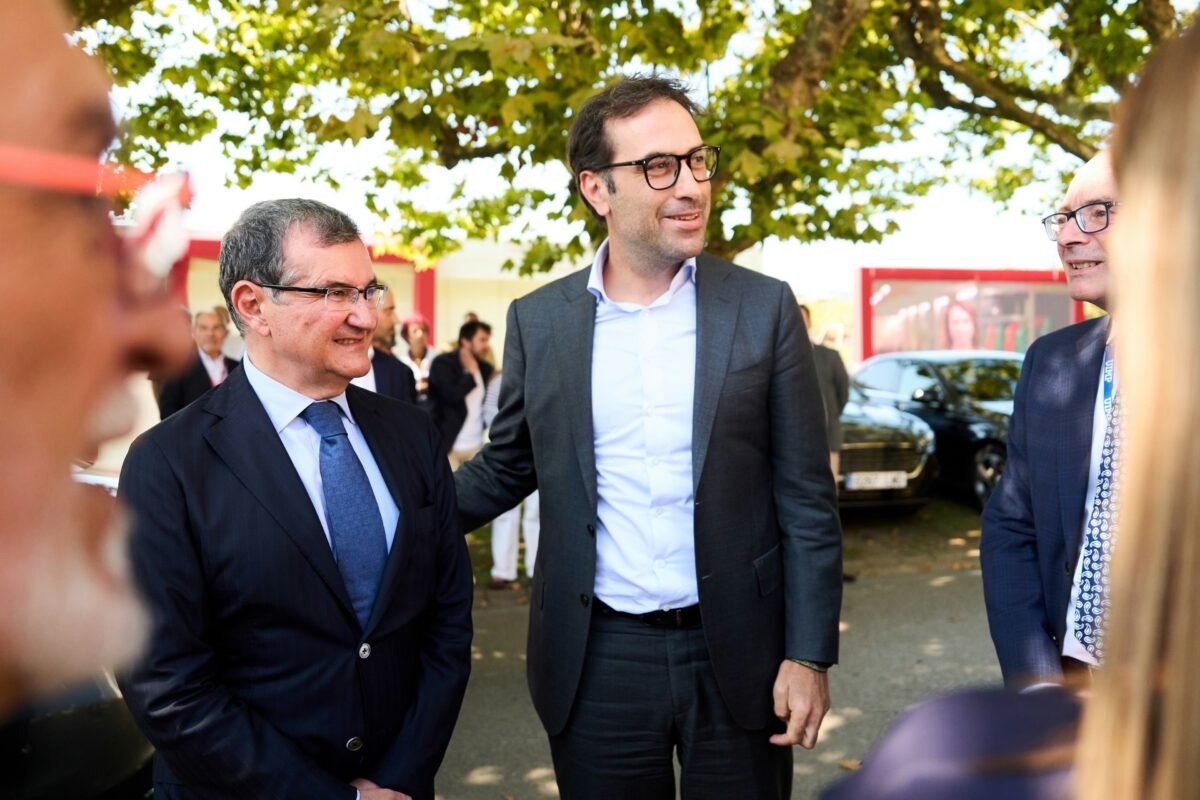 El vicepresidente primero y titular de Economía, Carlos Cuerpo, participa en el 40 Encuentro de AMETIC, en el Palacio de la Magdalena, a 2 de septiembre de 2026, en Santander, Cantabria (España). Foto: Europa Press. 