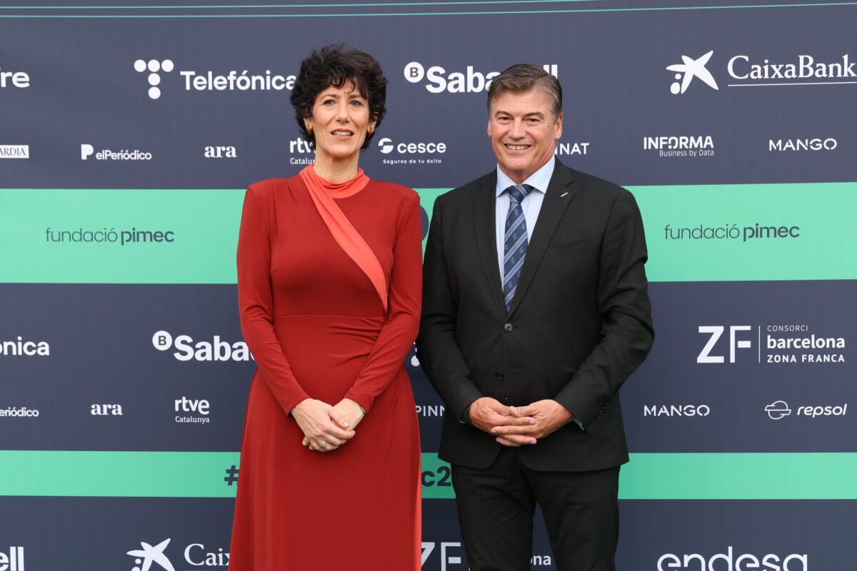 La ministra de Migración, Elma Saiz, y el presidente de Pimec, Antoni Cañete. Foto: Pimec.